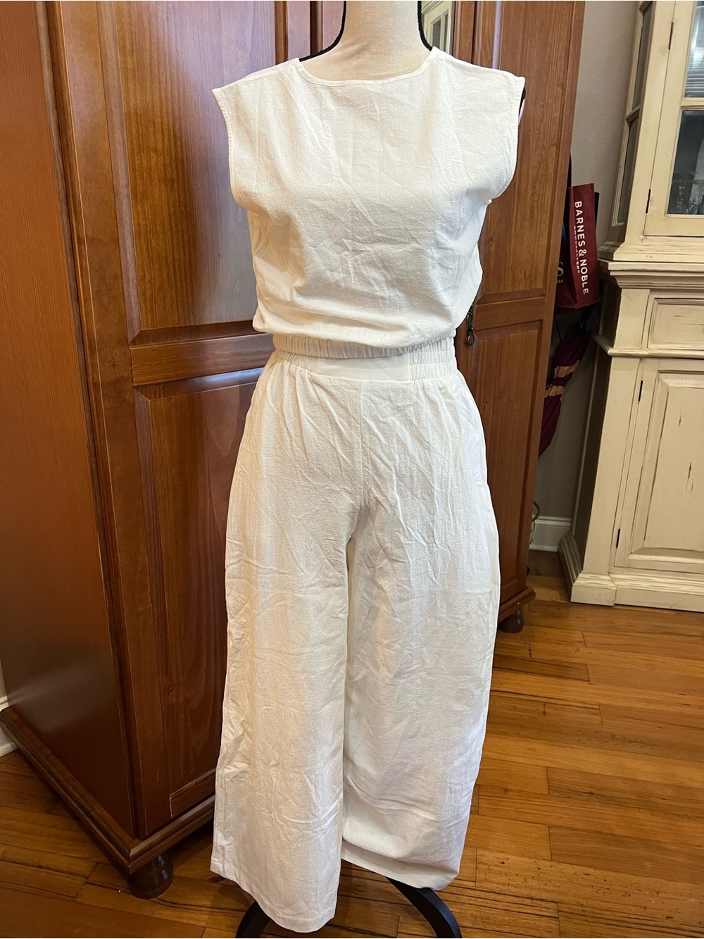 Wide-Leg High-Waist Pants Set in White - Picture 2 of 7